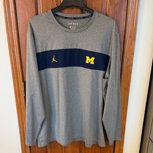 Nike Gray and Navy Long Sleeve Men's Tee